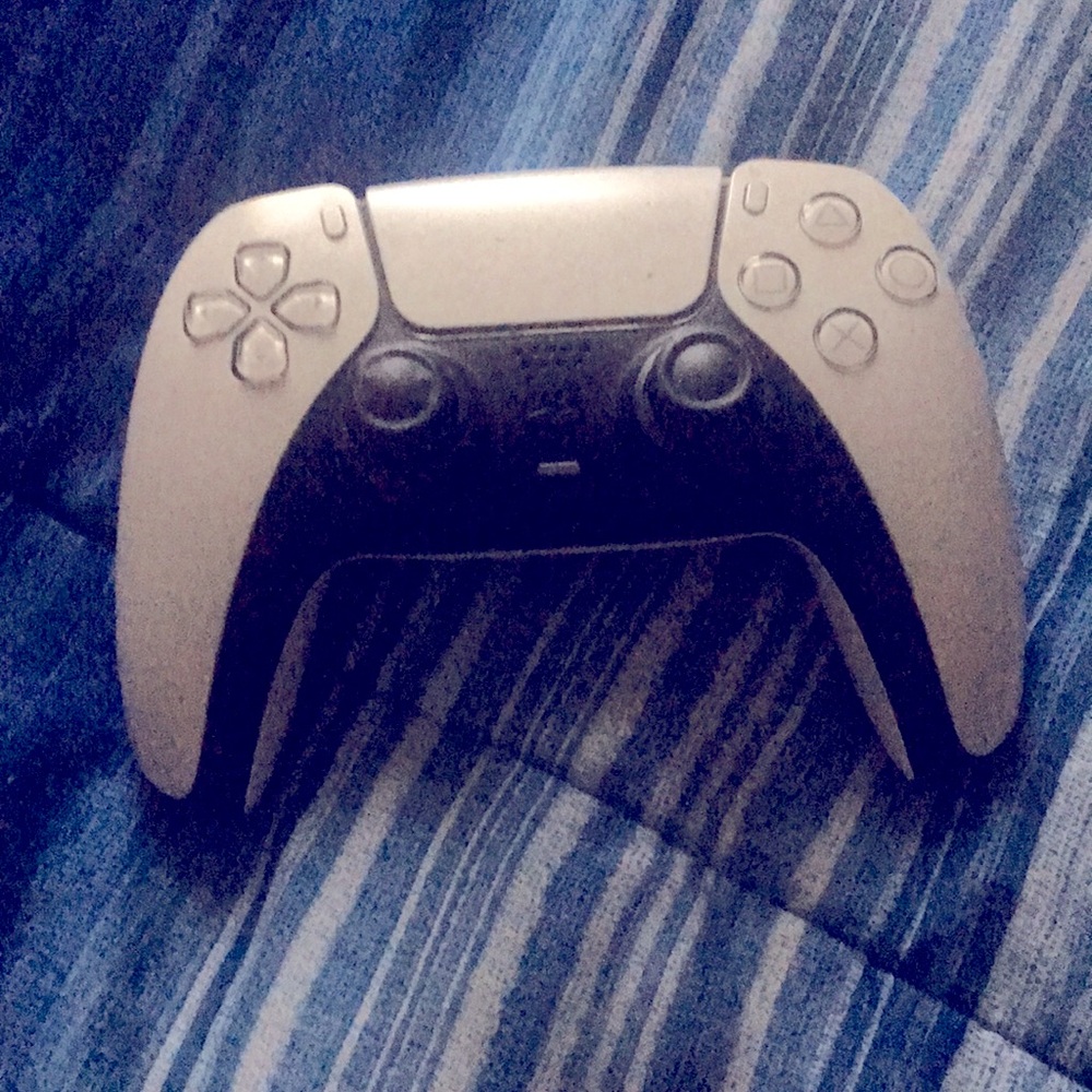 I’m selling this for a xbox one controller if interested
